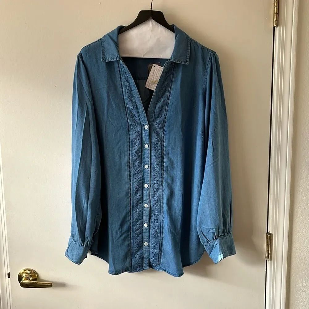 Torrid Tencel Pintuck Long Sleeve Shirt Size 1X (14-16) Medium Wash NWT